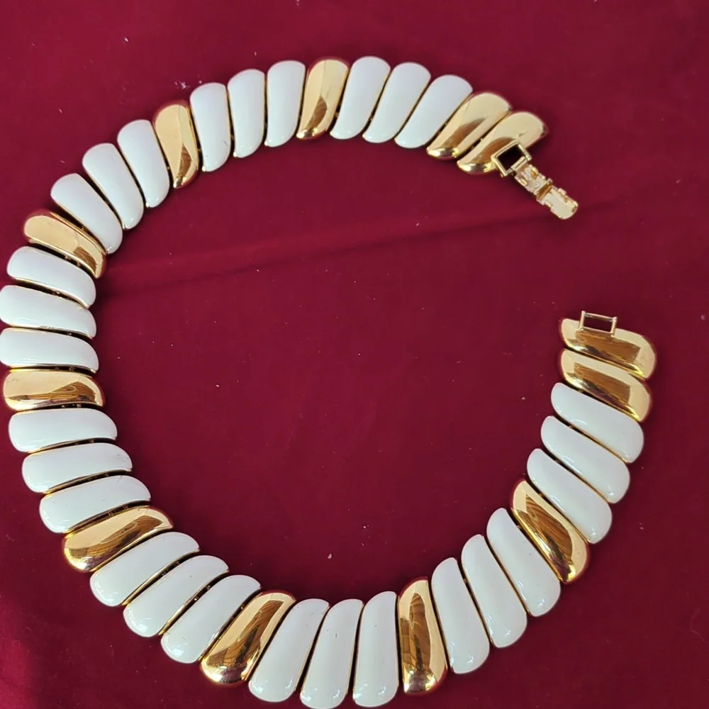 Monet Choker Beige Gold Tone Designer Signed Vintage 1980s 1990s. - Picture 10 of 14